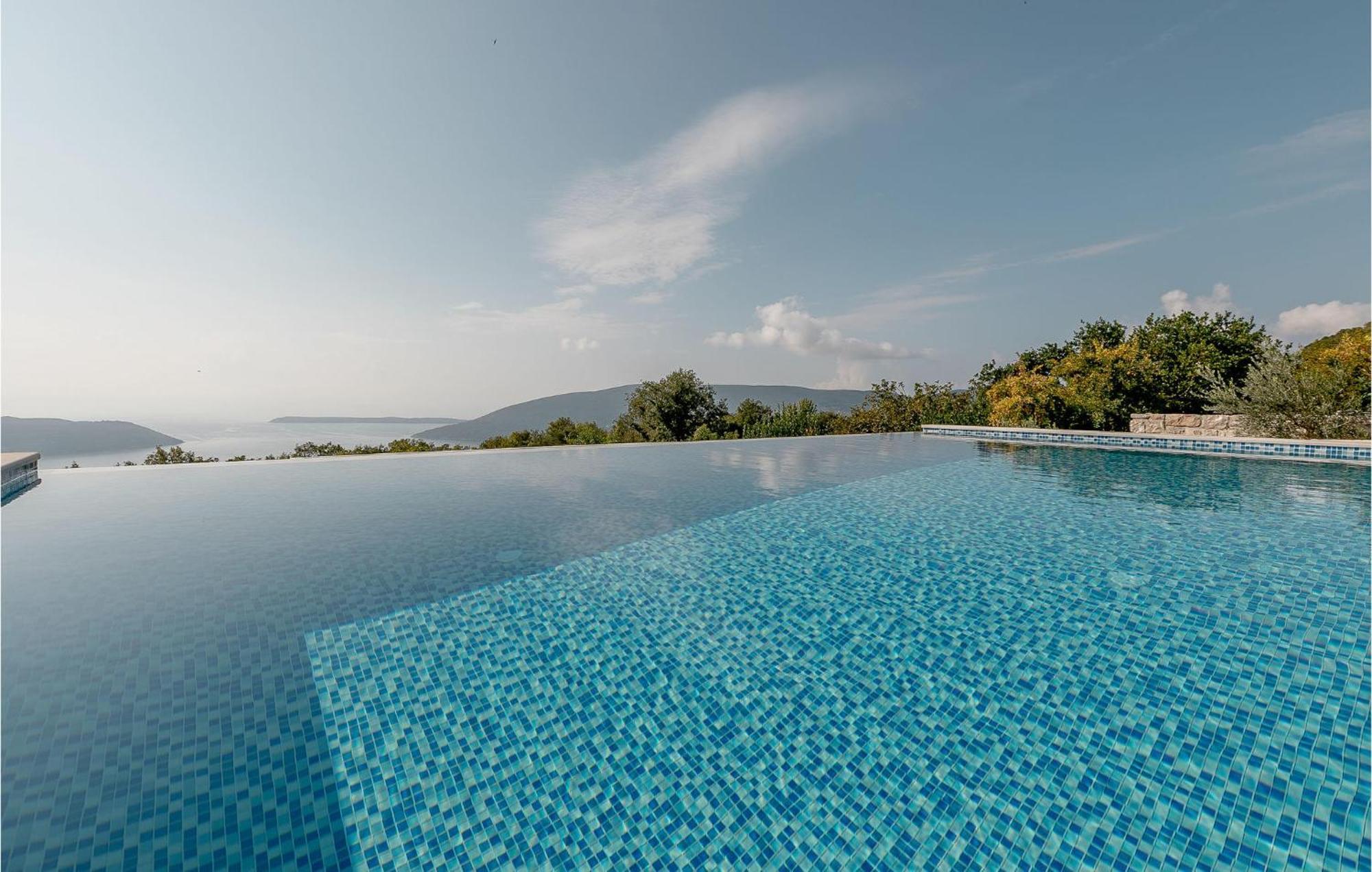 Amazing Home In Herceg Novi With House Sea View Bagian luar foto