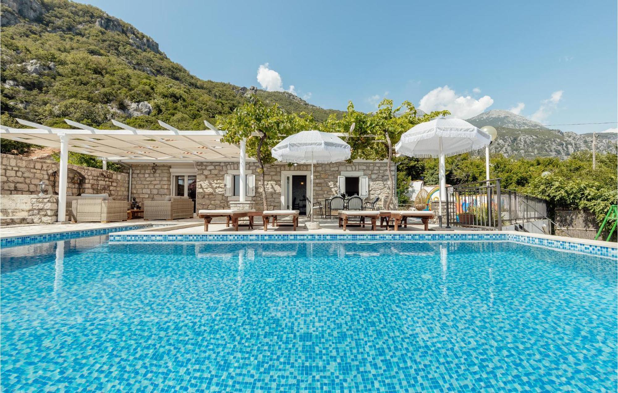 Amazing Home In Herceg Novi With House Sea View Bagian luar foto