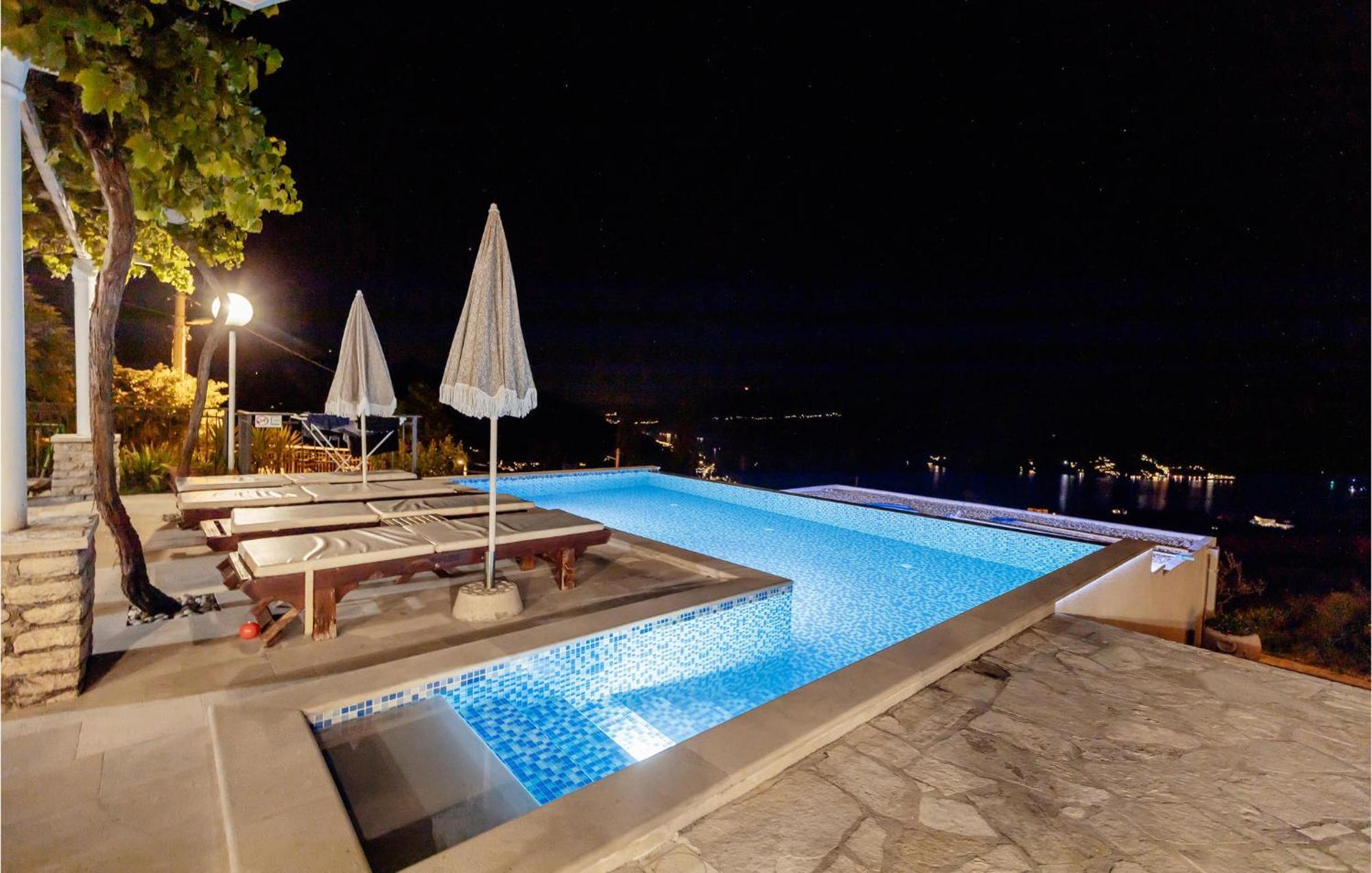 Amazing Home In Herceg Novi With House Sea View Bagian luar foto