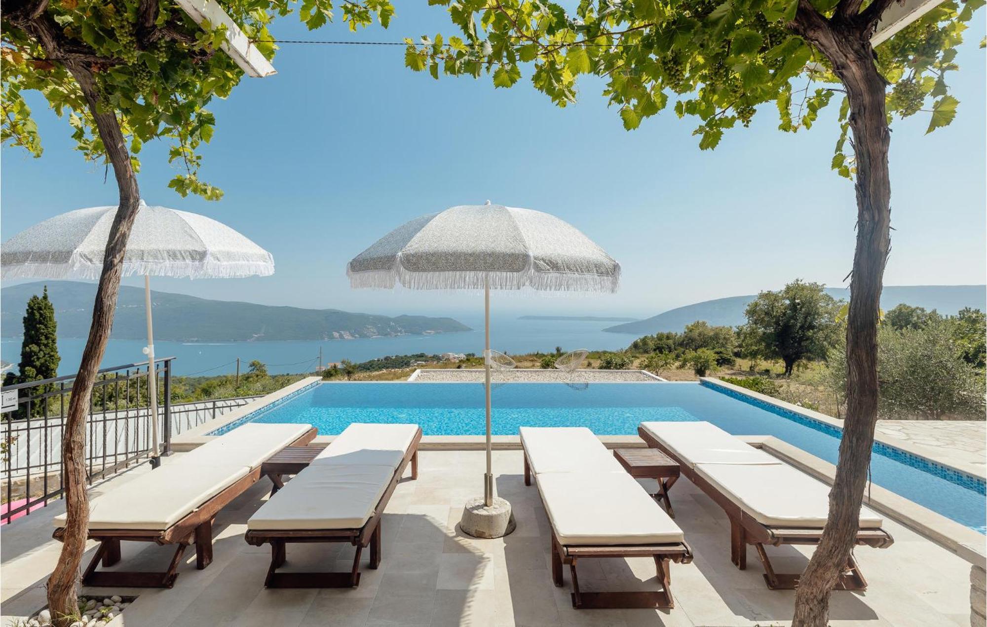 Amazing Home In Herceg Novi With House Sea View Bagian luar foto