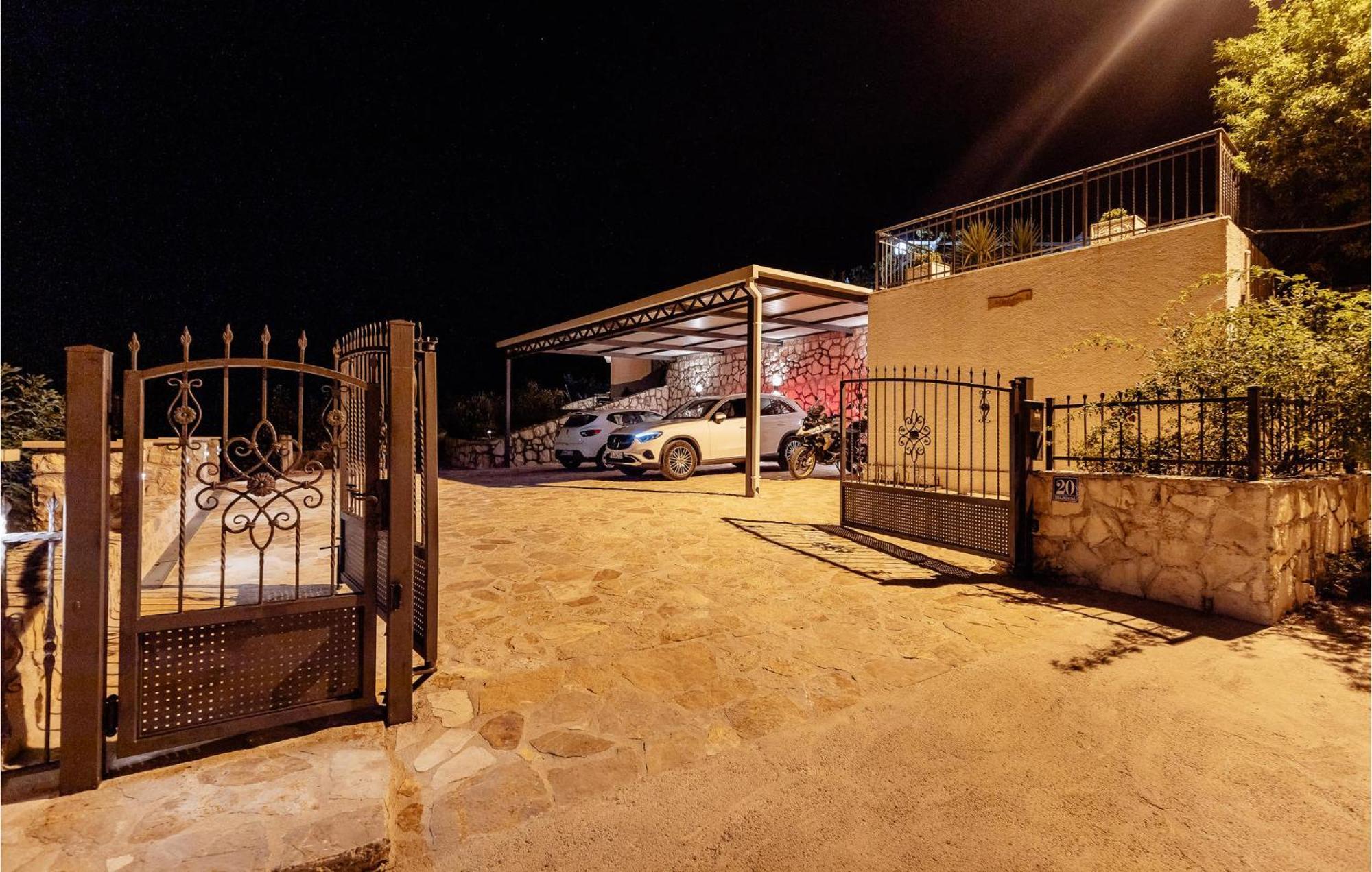 Amazing Home In Herceg Novi With House Sea View Bagian luar foto