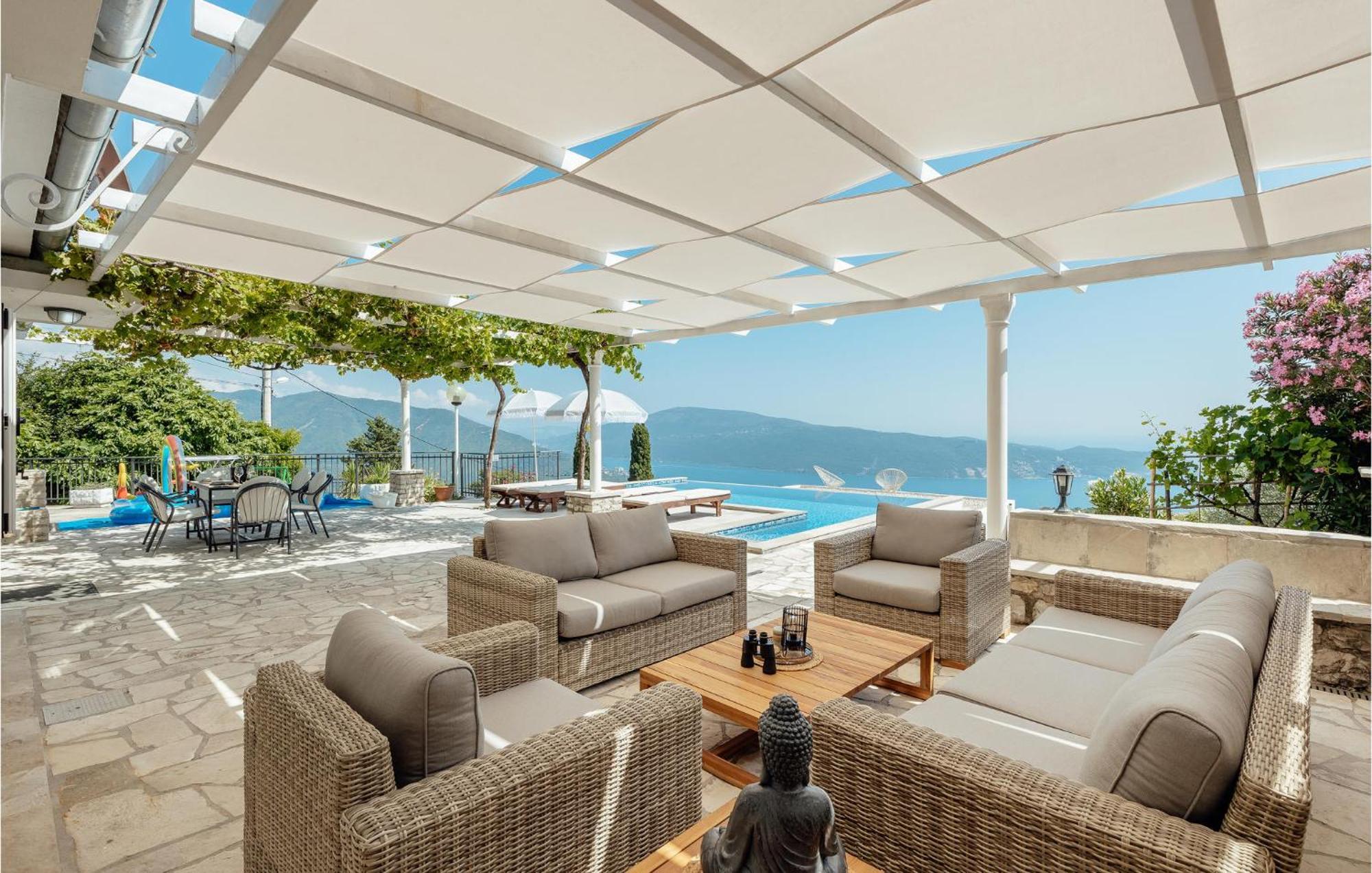 Amazing Home In Herceg Novi With House Sea View Bagian luar foto