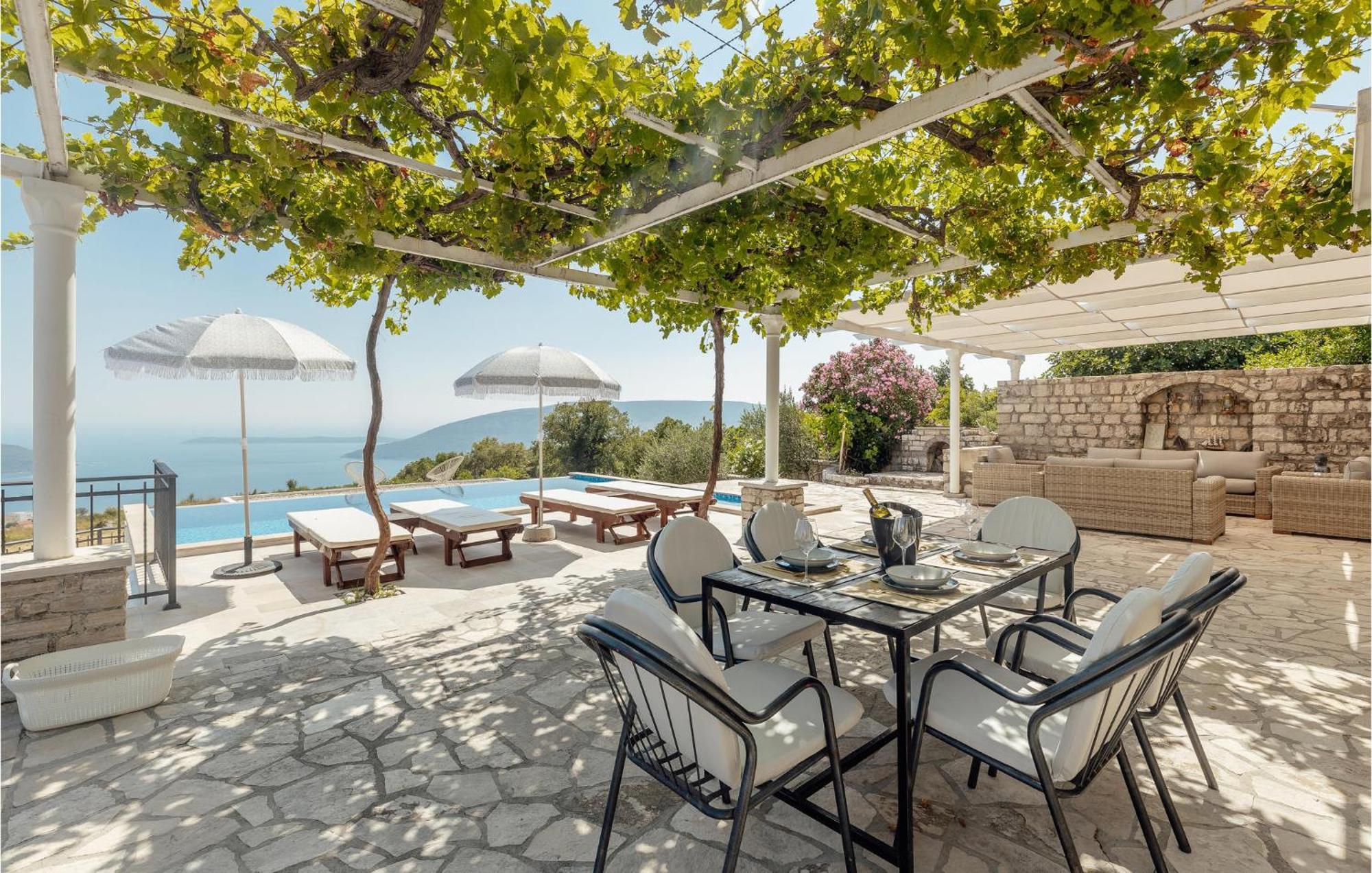 Amazing Home In Herceg Novi With House Sea View Bagian luar foto